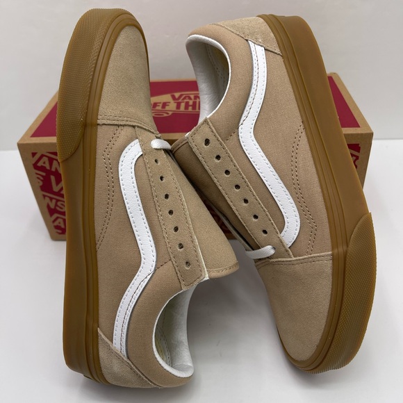Vans Women's Beige and White Sneakers Old Skool
Sesame/Gum
VN0A38G1QA2 Sneakers - Picture 9 of 16